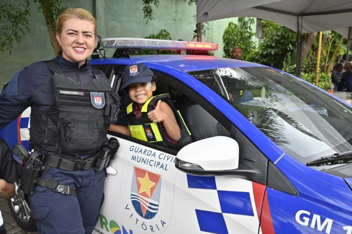 Ação Social na Maranata e assinatura do projeto de Lei para o nome do CREAS de Maruipe