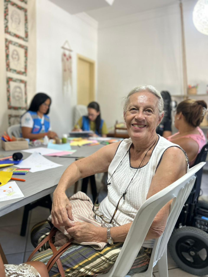 Dona Rosa participa de oficna no espaço Fazendo Arte
