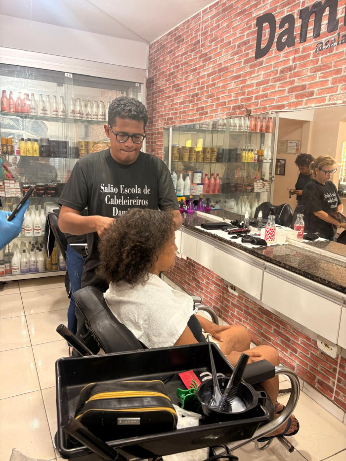 Mulheres acolhidas no Abrigo 1 têm dia de beleza