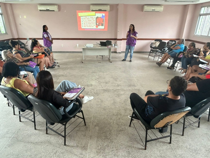 Roda de conversa sobre prevenção à violência doméstica no Cras Alaides dos Anjos em Santa Martha