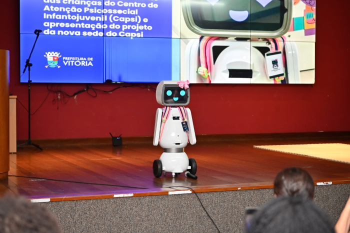 Robô Maria Vitória vai auxiliar no tratamento de crianças no Caps I