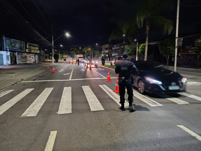 Motociclista tenta subornar guardar