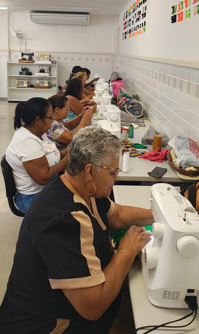 Mais de 120 mulheres encontram nas oficinas um espaço de criação, autonomia e pertencimento.