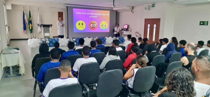 Estudantes da rede municipal de Vitória recebem orientações sobre saúde e autocuidado