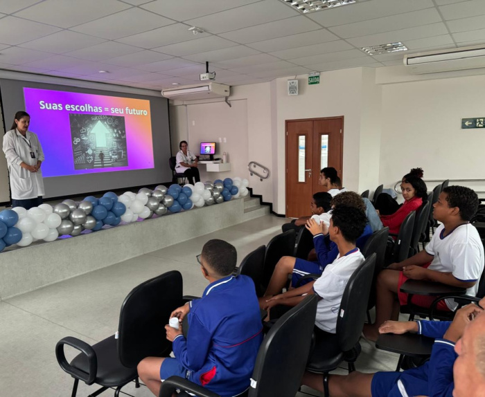 Estudantes da rede municipal de Vitória recebem orientações sobre saúde e autocuidado