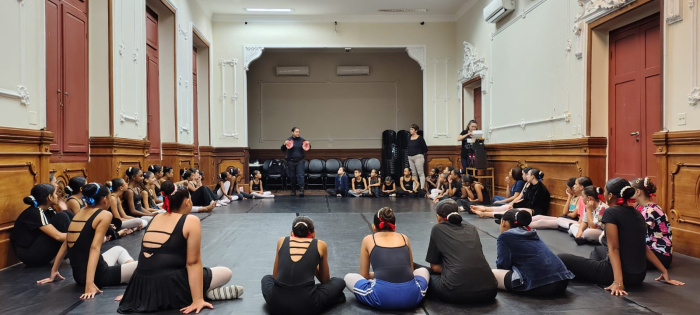 Guarda de Vitória faz roda de conversa com estudantes contra bullying