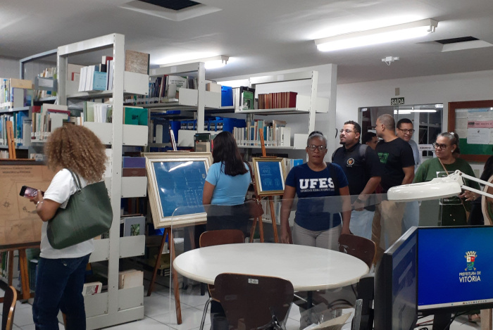 Os estudantes conheceram as instalações do Arquivo e as técnicas aplicadas a cada tipo de documento