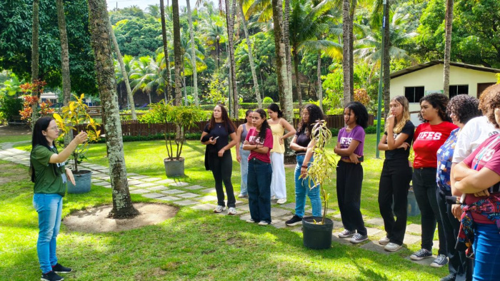 Estudantes de Pedagogia da Ufes participam de imersão educativa no REVIS da Mata Paludosa