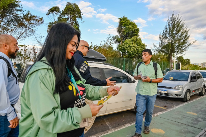 Ação Maio Amarelo: abordagens a funcionários na chegada ao trabalho