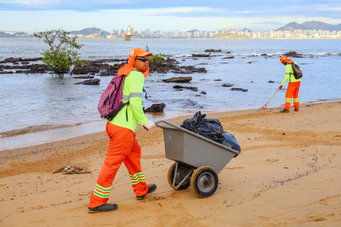 Inicio da Limpeza das Orlas e Praias da Costa de Vitória