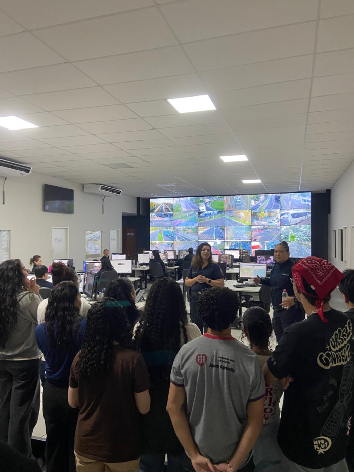 Estudantes conhecem estrutura e tecnologia da Guarda de Vitória