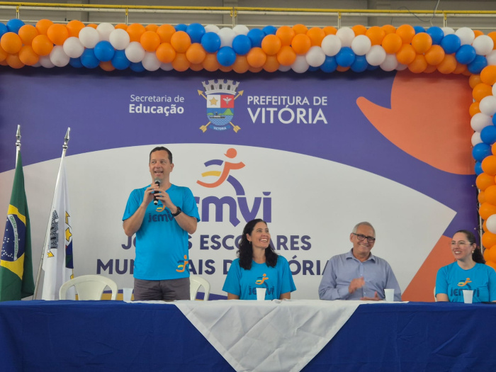 Secretário municipal de Esportes, Rodrigo Ronchi, falando na Cerimônia de Abertura do 54º JEMVI