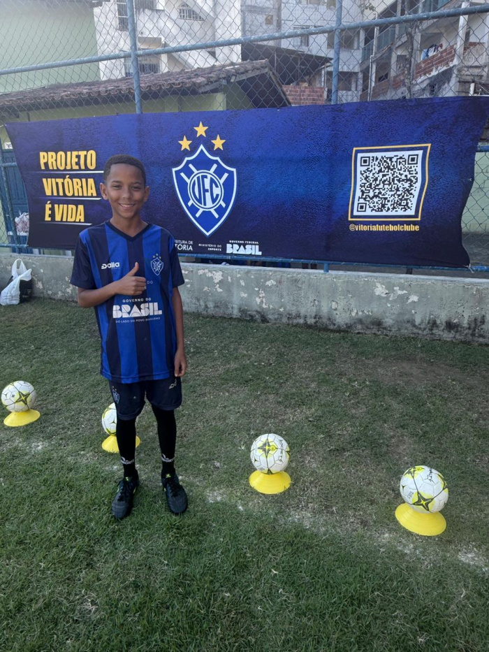 Entrega de kit esportivo do projeto Vitória é Vida no núcleo Boimfim