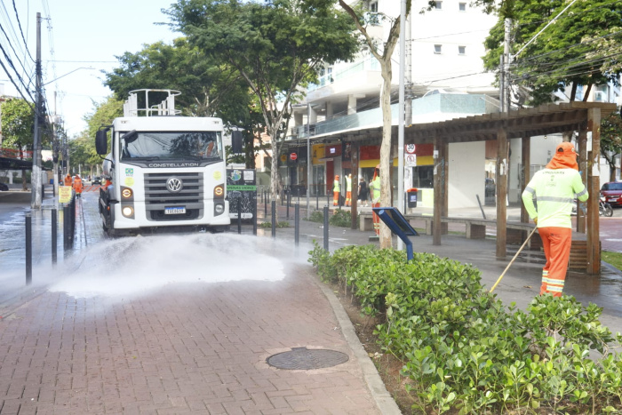 Rua da Lama recebe ação especial de lavagem neste sábado