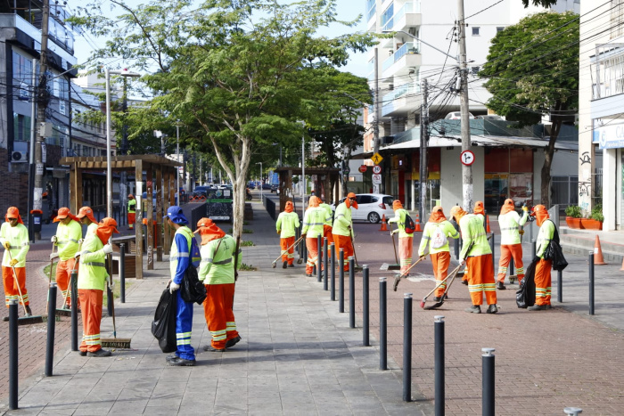 Rua da Lama recebe ação especial de lavagem neste sábado