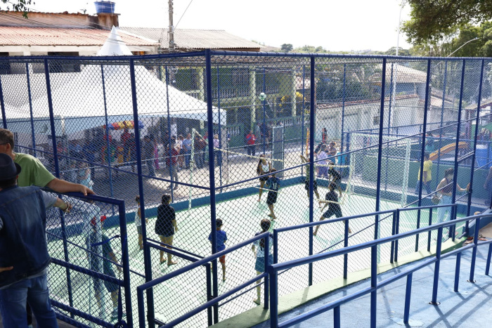 Bairro Universitário ganha praça revitalizada com nova miniquadra e áreas de convivência