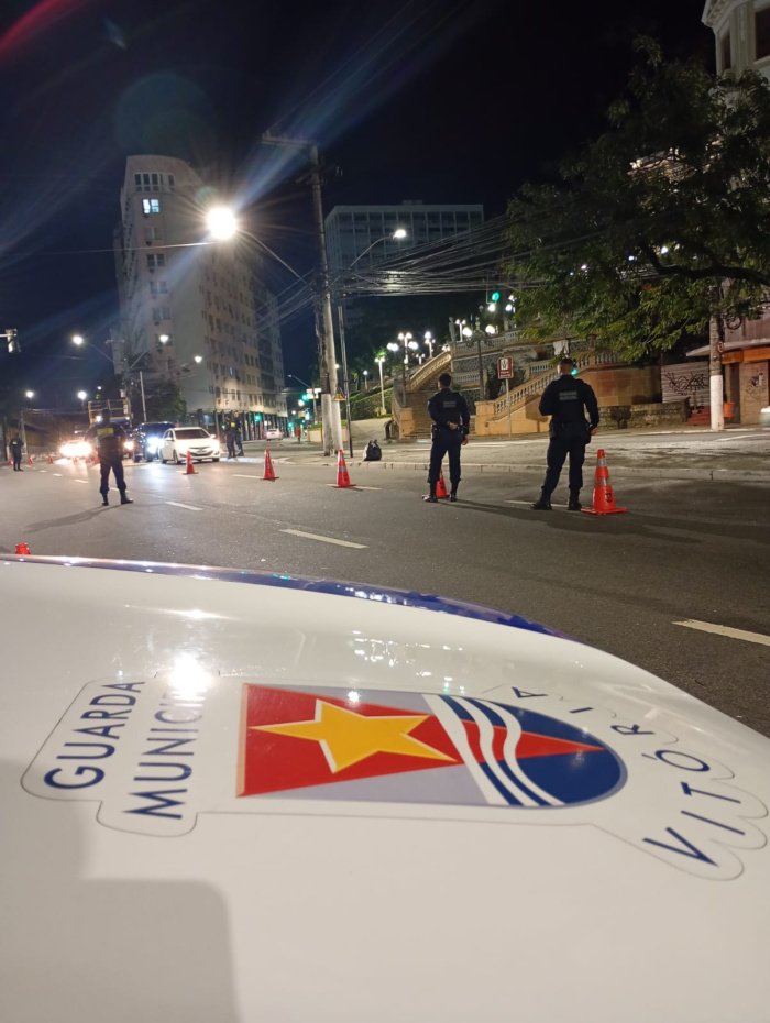 Guarda de Vitória fiscaliza mais de 200 veículos em operação de trânsito no Centro