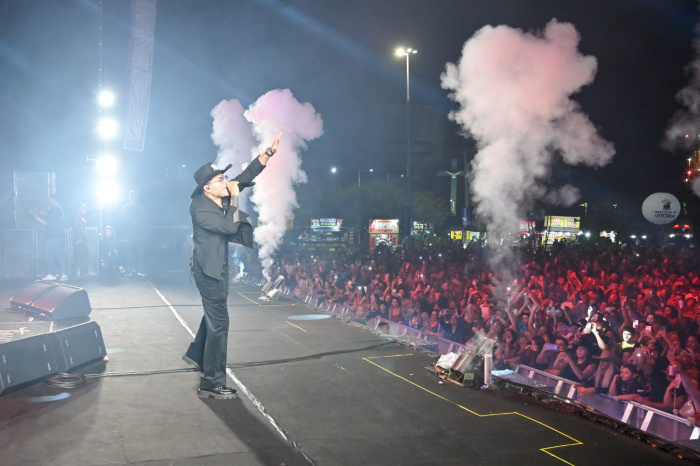 Primeira noite da Festa de São Pedro reúne grande público e abre celebração da tradição pesqueira
