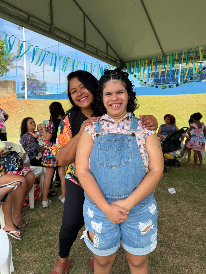 Antônia das Chagas com a filha Thayná
