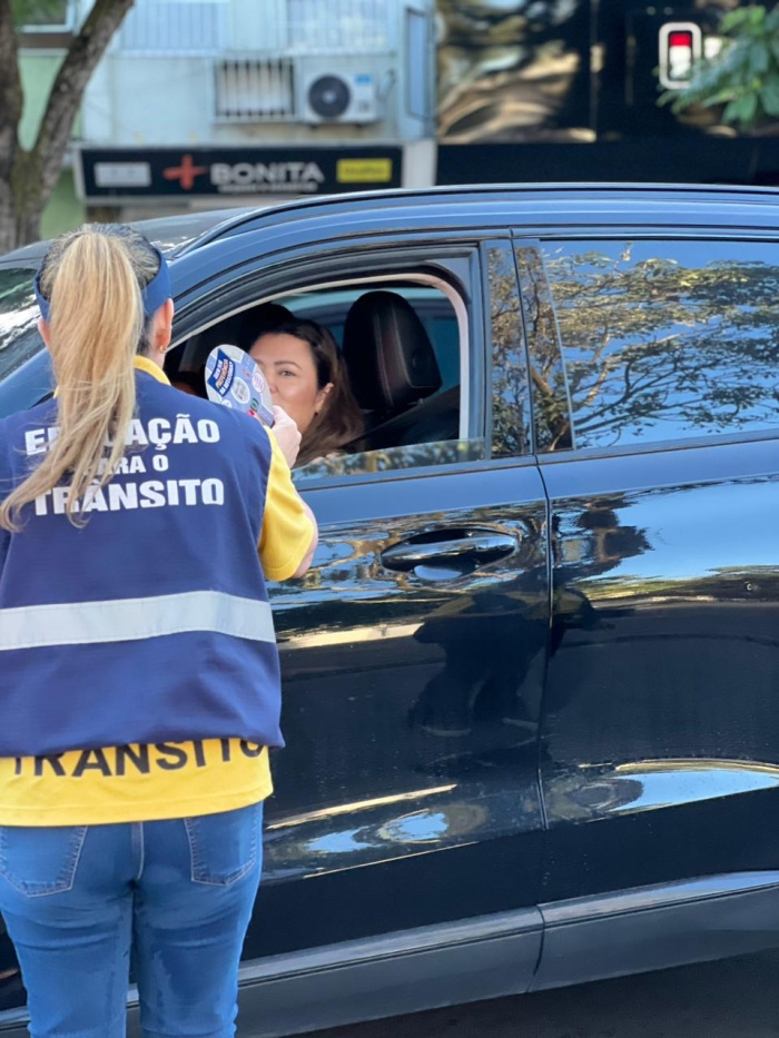 Ação de Educação para o trânsito em rotatória de Vitória