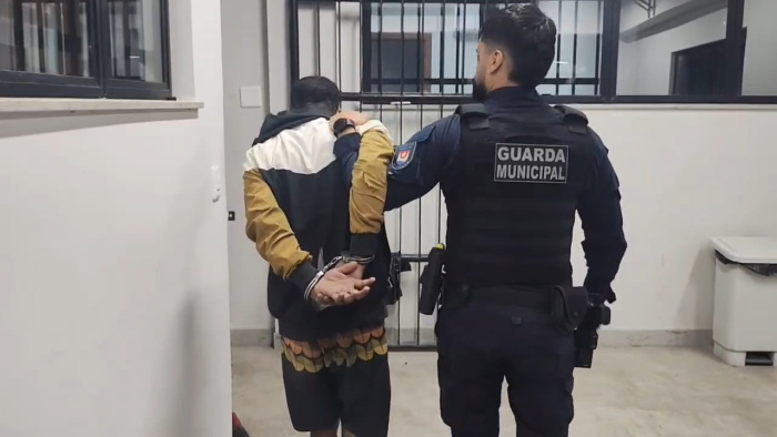 Duas pessoas detidas e drogas apreendidas pela Guarda de Vitória na Praia do Canto e Enseada do Suá