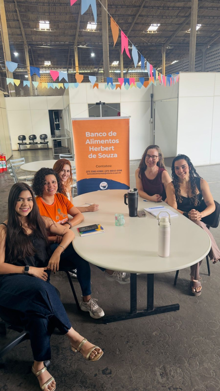 Reunião entre gências de Segurança Alimentar e Nutricional e de Serviços de Convivência .