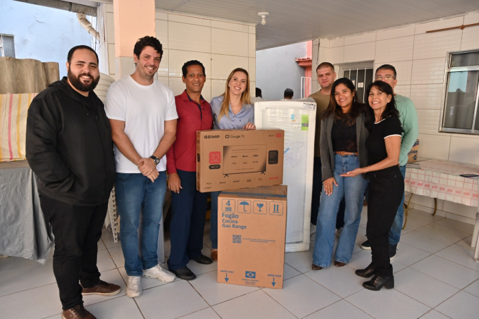 Reinaldo recebe a reforma de sua residência na Ilha do Príncipe pelo programa Casa Feliz e Segura