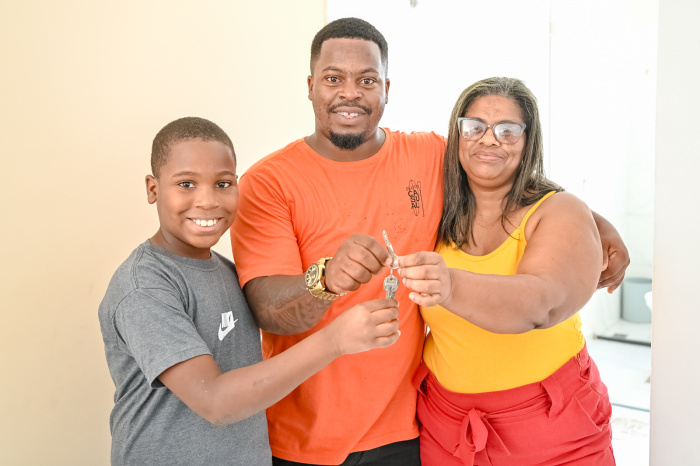 Entrega de Bônus Moradia do Programa Casa Feliz e Segura no bairro Jabaeté em Vila Velha
