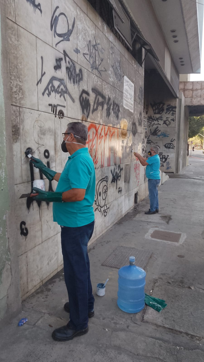 Prefeitura de Vitória intensifica remoção de pichações e já eliminou mais de 100 marcas no Centro