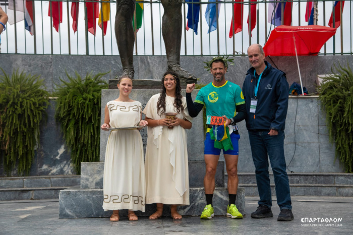 Spartathlon - 246 km - Rota de Atenas a Esparta, na Grécia.