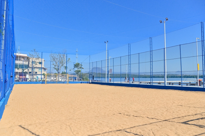 O campo de areia teve sua área ampliada de 544 m² para 702 m² e passou por completa revitalização