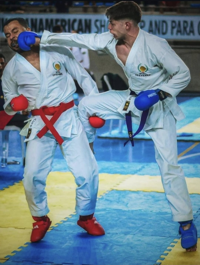 Atletas competindo na modalidade luta