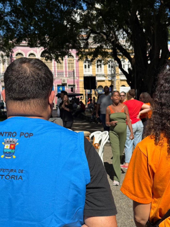 Dia de luta da população em situação de rua colore a praça Costa Pereira
