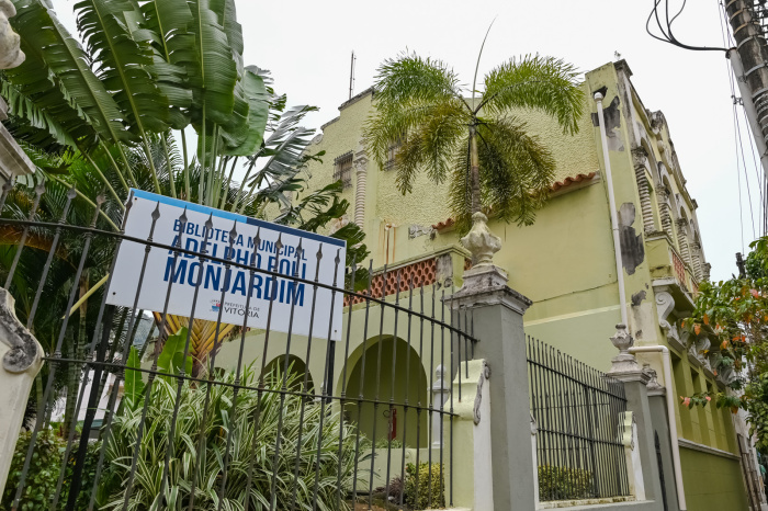 Biblioteca Municipal Adelpho Poli Monjardim