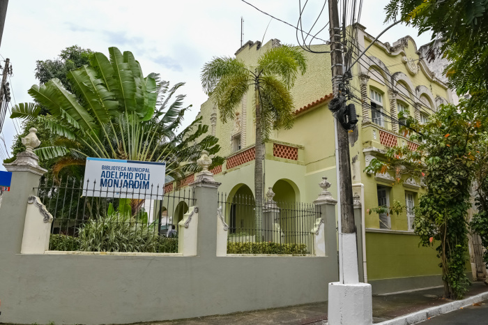 Biblioteca Municipal Adelpho Poli Monjardim