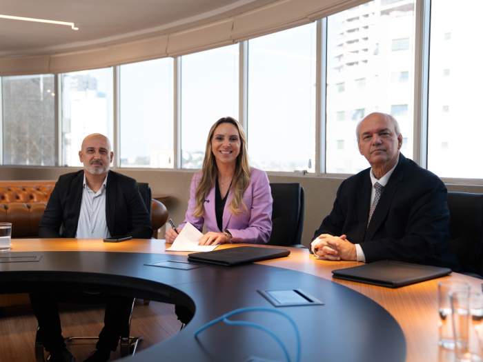 Vitória e TRE-ES firmam parceria para garantir transporte a eleitores com deficiência nas eleições