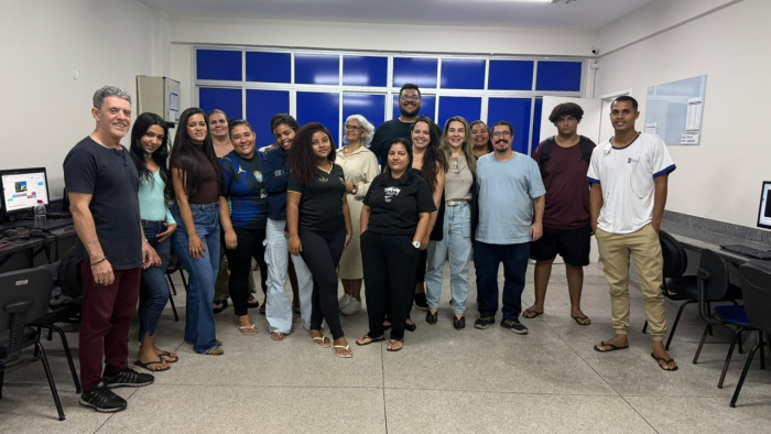 Turma da EJA no projeto Gamificação na Alfabetização, com equipes Seme e CDTIV