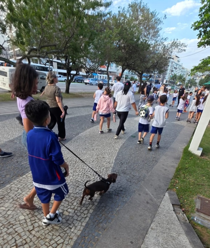 Cãominhada une estudantes e comunidade pela guarda responsável de animais