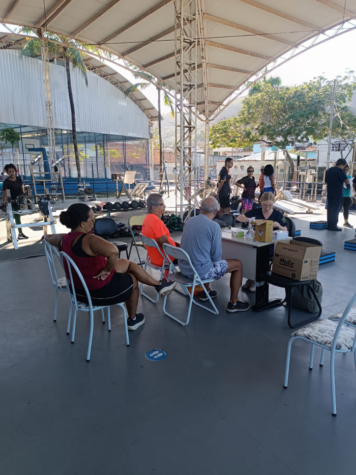 Ação com enfermeiros na Academia Popular de Santo Antônio - Aferição de Pressão Arterial