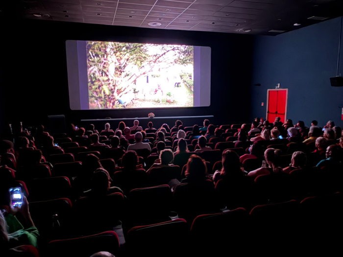 Comid promove uma sessão especial e gratuita do filme brasileiro É Tempo de Amoras