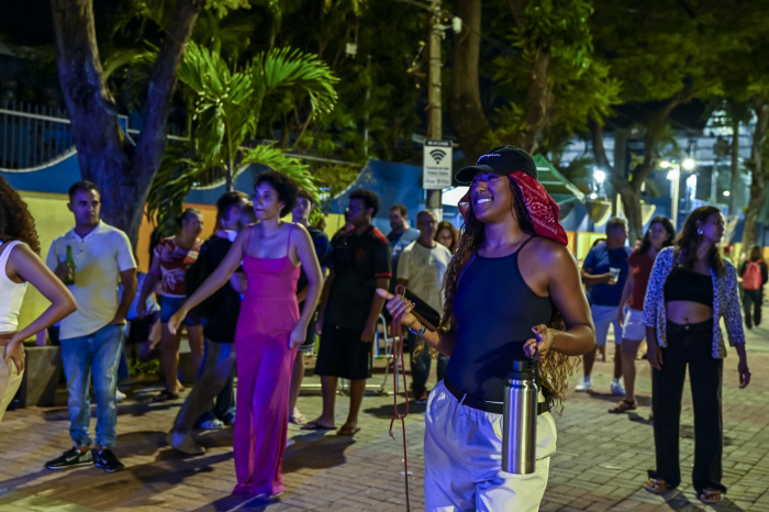 Não é necessário ter experiência prévia, nem realizar inscrição.